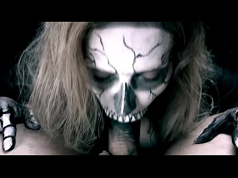 ❤️ Demon jente suger kuk med sin svarte munn og svelger cum. ❤️ Porno ved no.pornsos-com.ru ☑